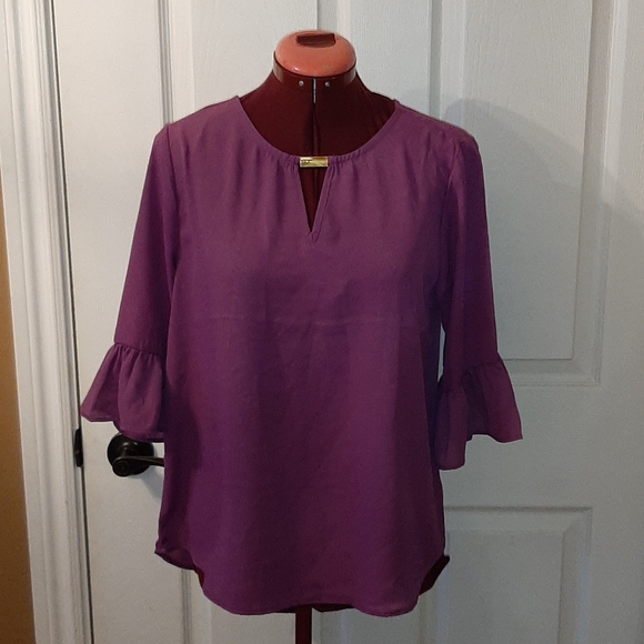 BNWT Harvé Bernard bell sleeve top sz L
